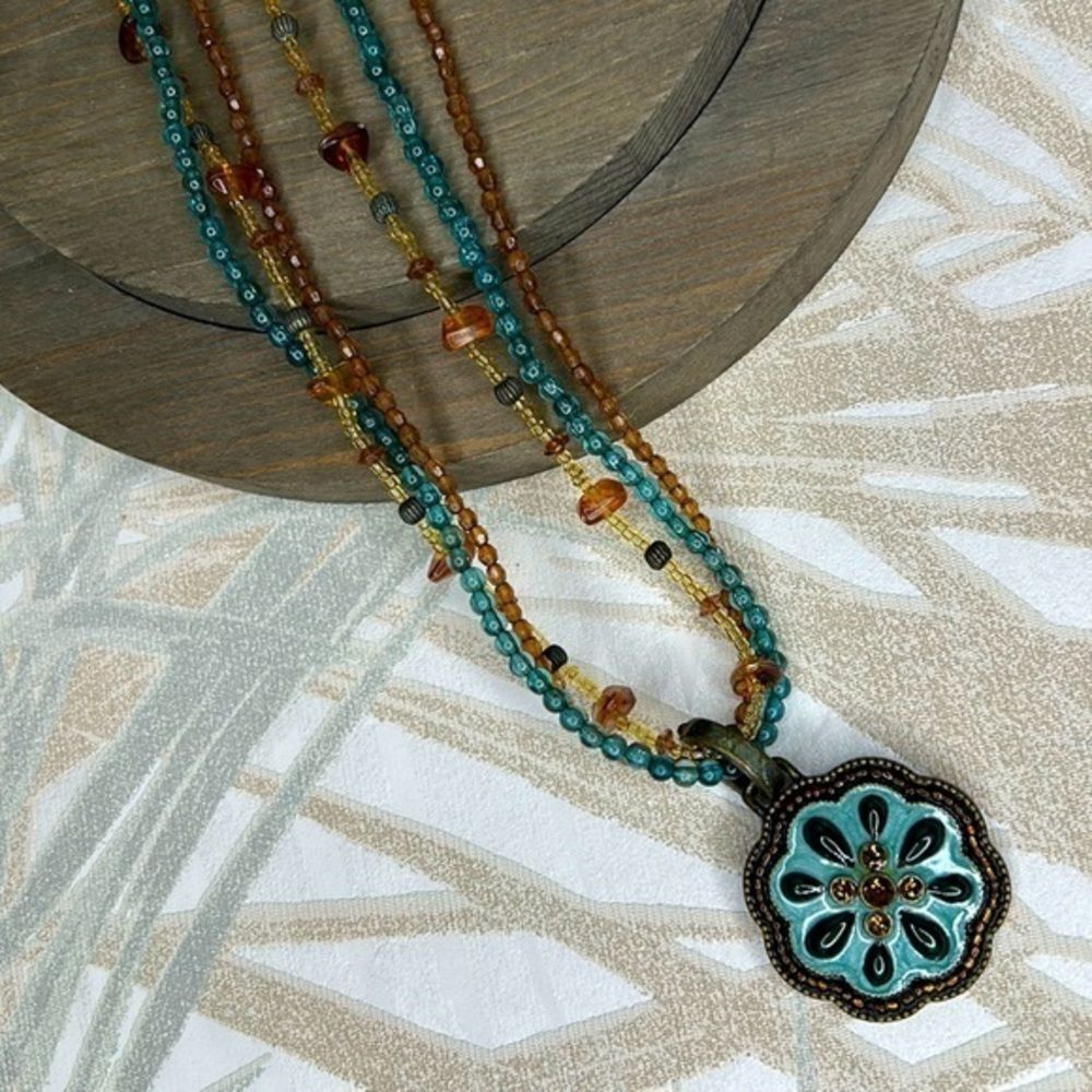 Stunning Avon necklace. Stamped NR